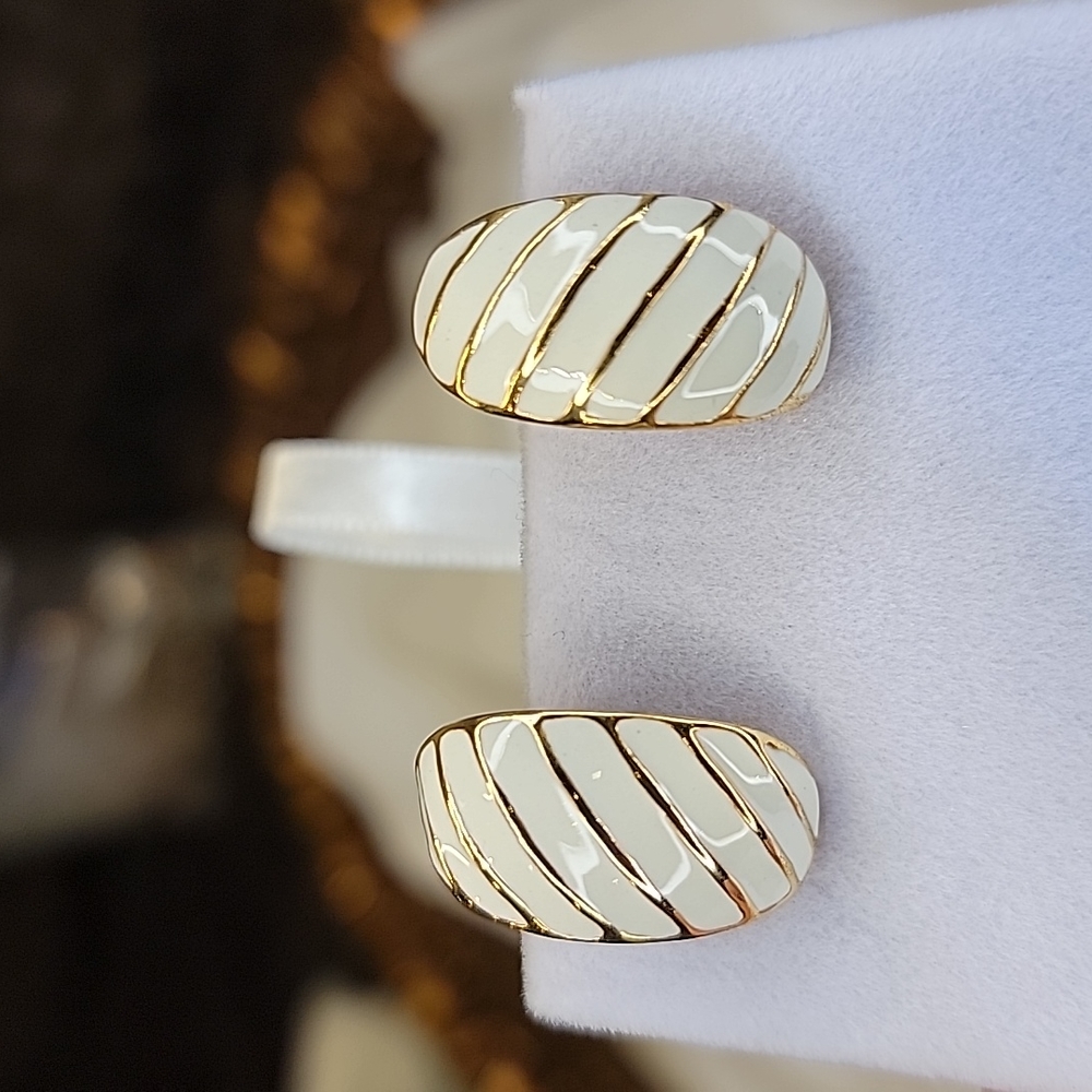 Vintage Milk White Enamel Half Hoop Gold Tone CLIP-ON Earrings Costume Jewelry